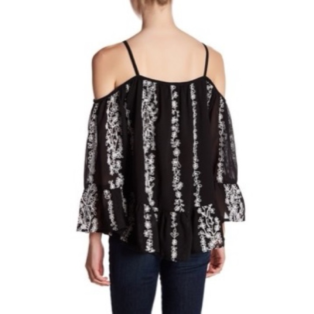 new ✦ R&J Couture ✦ Ruffled Cold Shoulder Top ✦ - Picture 2 of 12